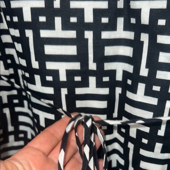 ANN TAYLOR Black and White Linen Blend Split Neck Flare Dress Size 2 - Like New - Picture 8 of 9